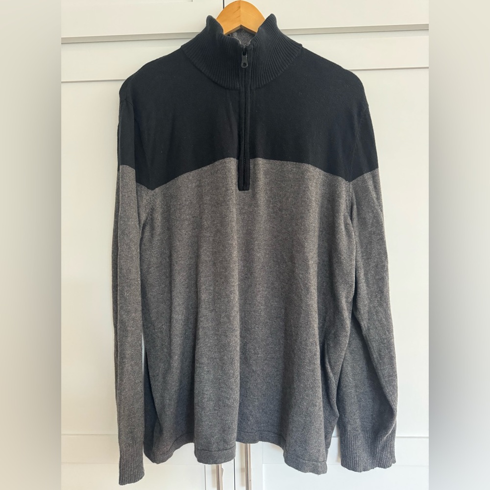 The North Face Men's Black and Gray Quarter Zip-Up Sweater XL